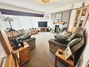 SEAVIEW ROAD- click for photo gallery